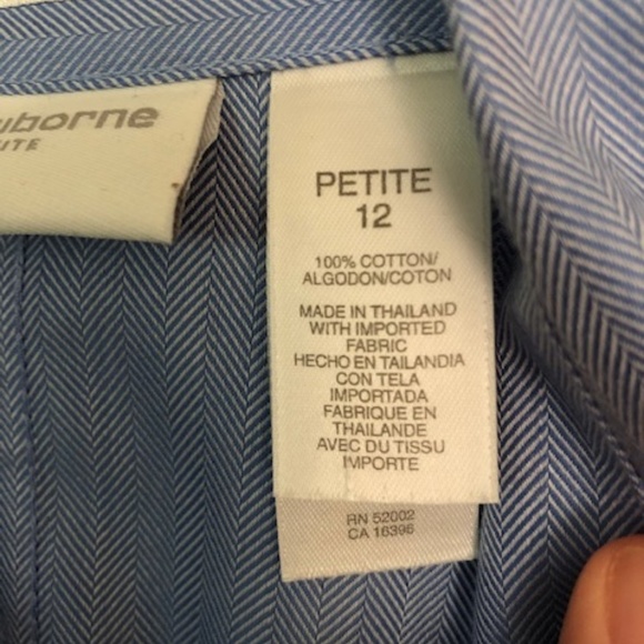 Women: Liz Claiborne Button-down Dress Shirt - Picture 4 of 6